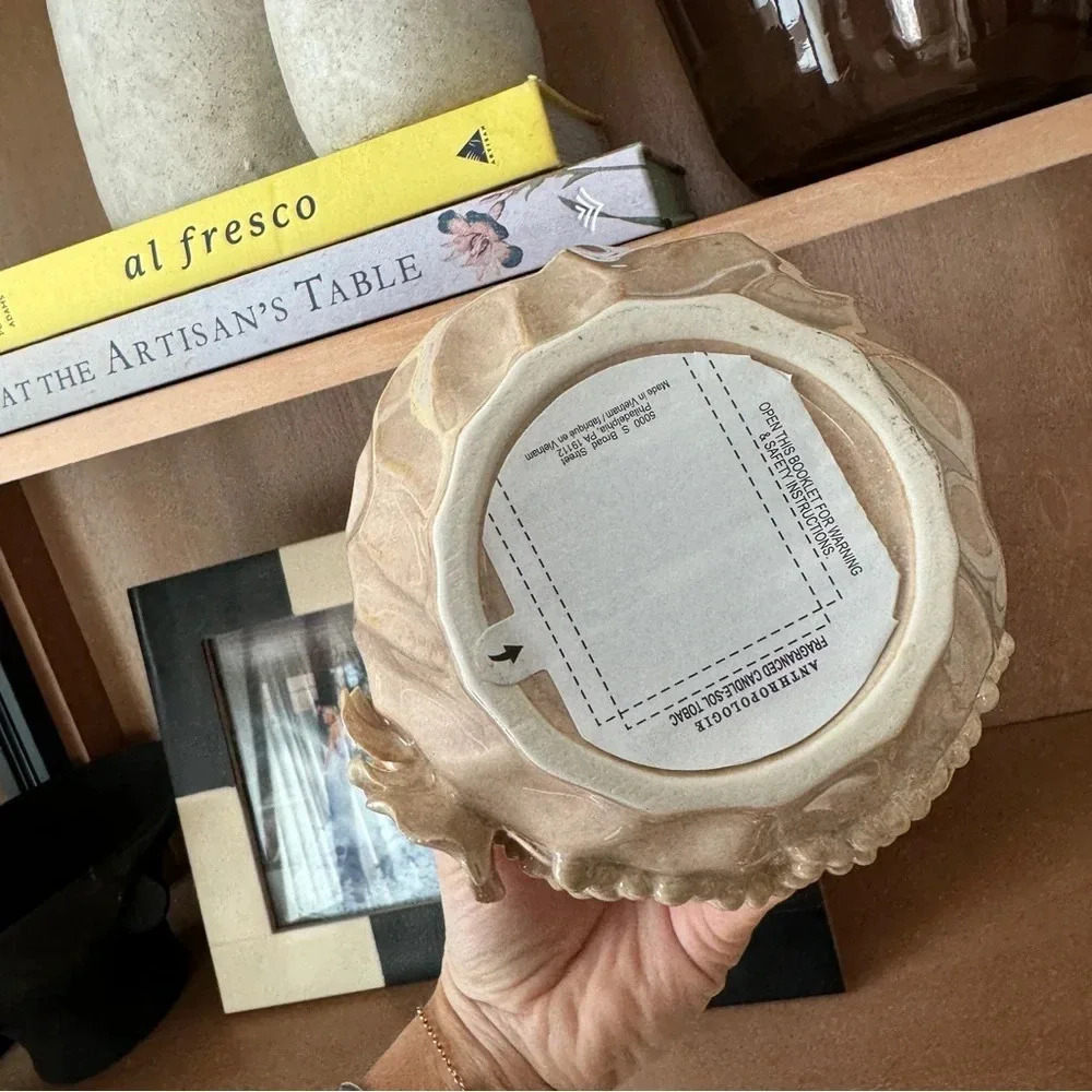 Anthropologie Corale textured jar candle sol tobac floral beige large 3D planter - Picture 5 of 7